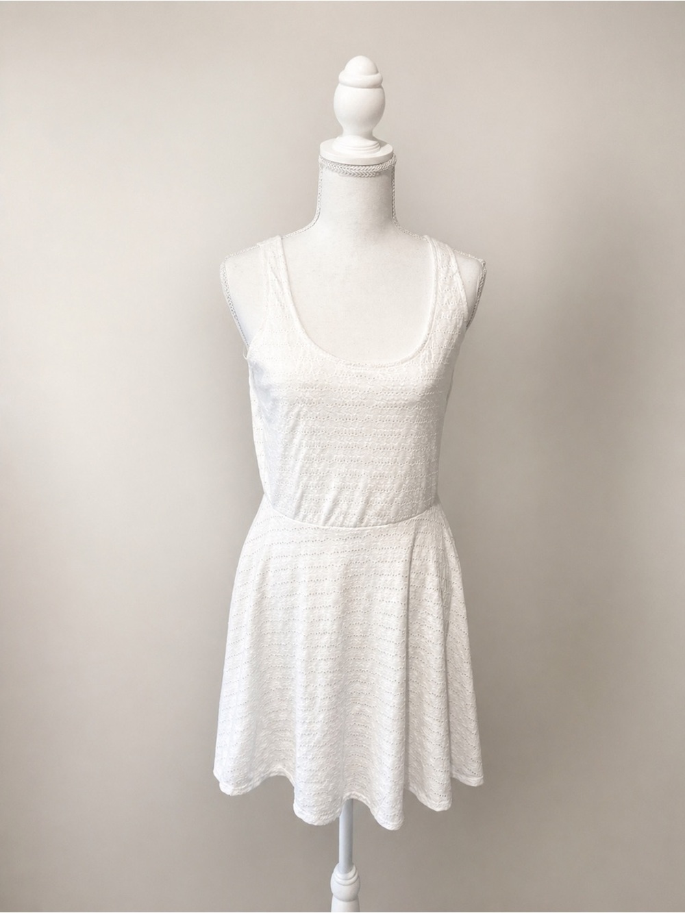 Eyeshadow White Sleeveless Knit Skater Dress